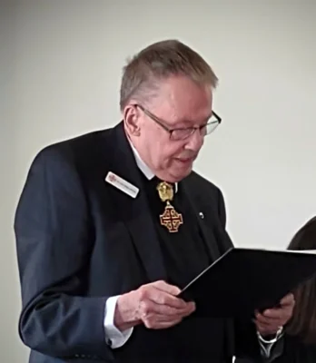 Jack Gibbs KC*HS Interim Chancellor reading the decree of appointment of Bishop Stephen Lowe KC*HS as Grand Prior of the New Zealand Magistral Delegation